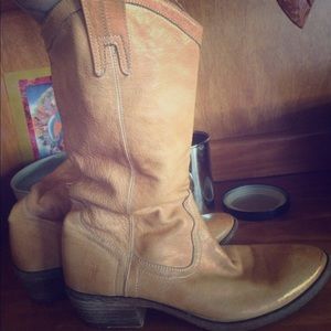 Frye camel color soft leather cowboy boot